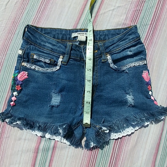 🎈SALE💰 Lacy, Studded, Distrsd Jean Shorty Shorts - Picture 2 of 8